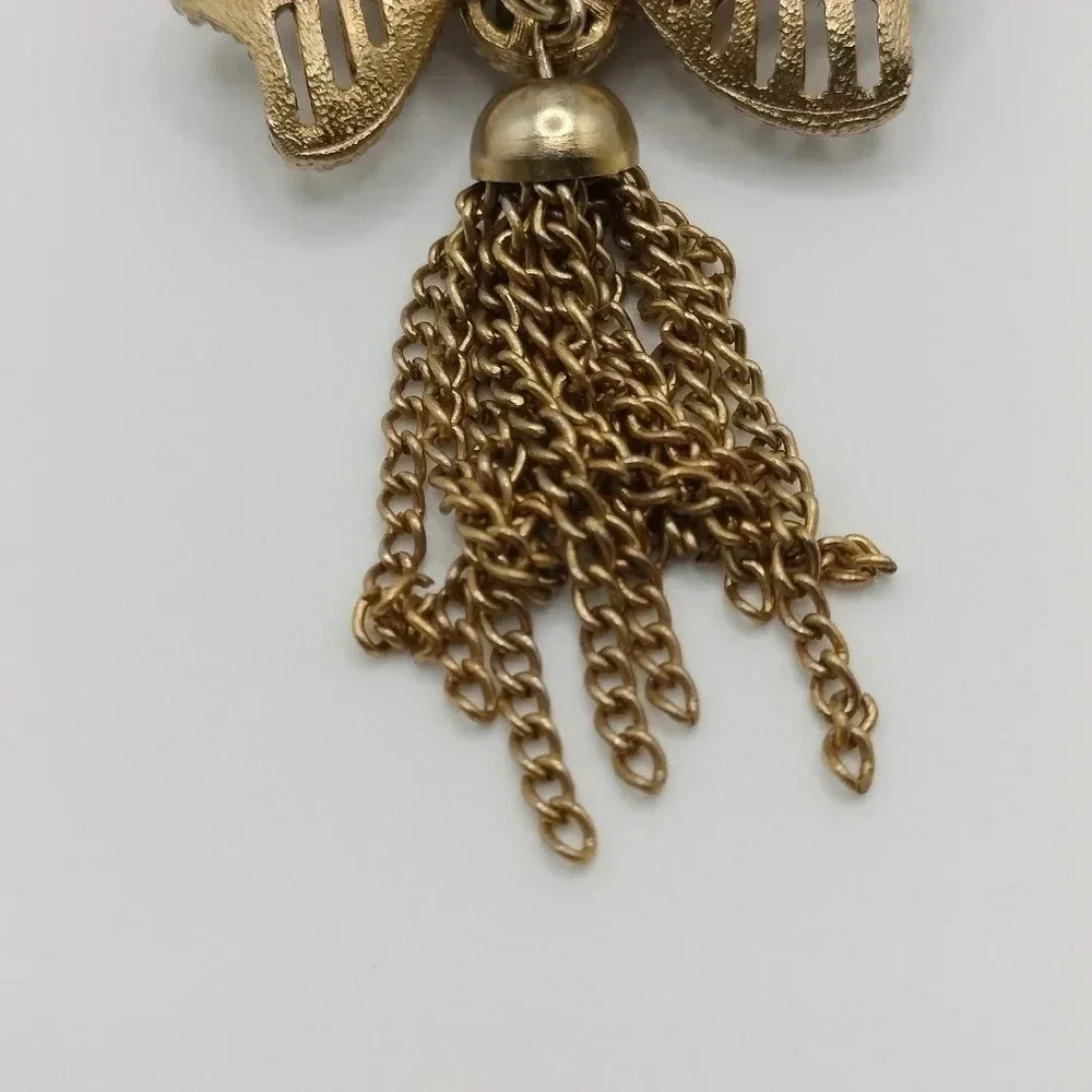 Unbranded gold tone